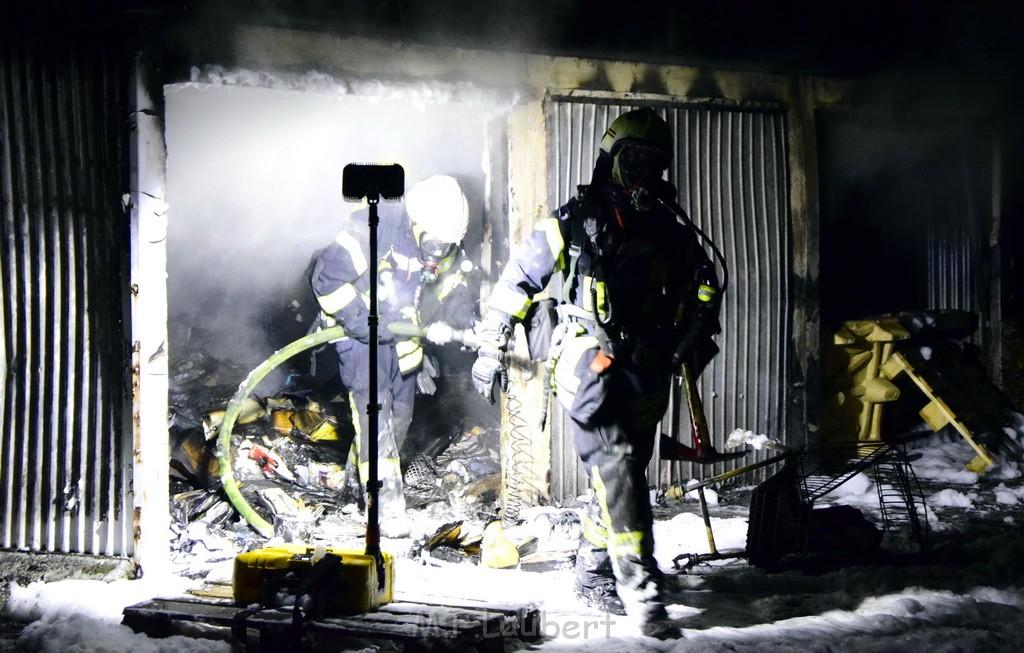 Feuer Hinterhof Garagen Koeln Hoehenberg Olpenerstr P075.JPG - Miklos Laubert